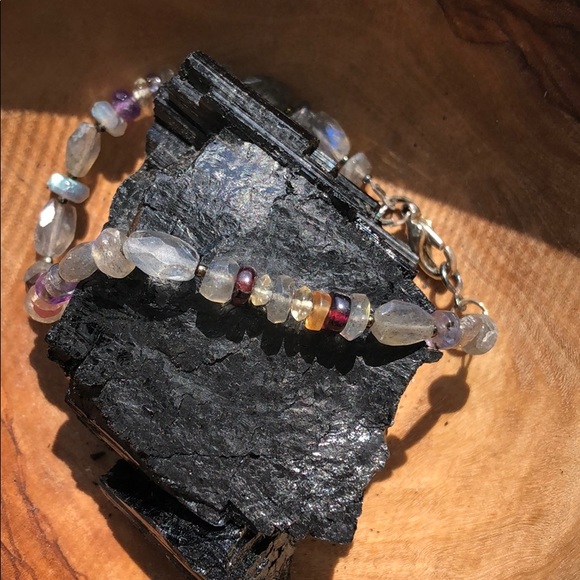 Dainty Semi-Precious Stone Bracelet - Picture 2 of 7